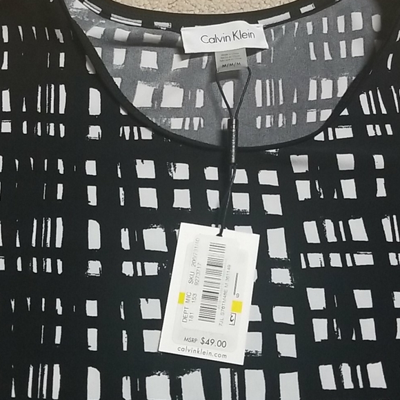 Cold shoulder Top - Picture 2 of 2